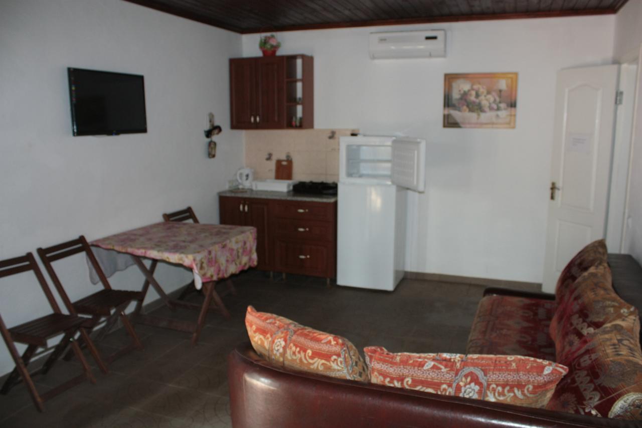 Akvitaniya Mini-Hotel Zatoka Ngoại thất bức ảnh