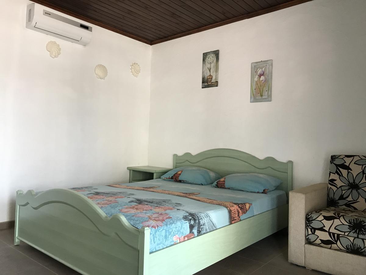 Akvitaniya Mini-Hotel Zatoka Ngoại thất bức ảnh